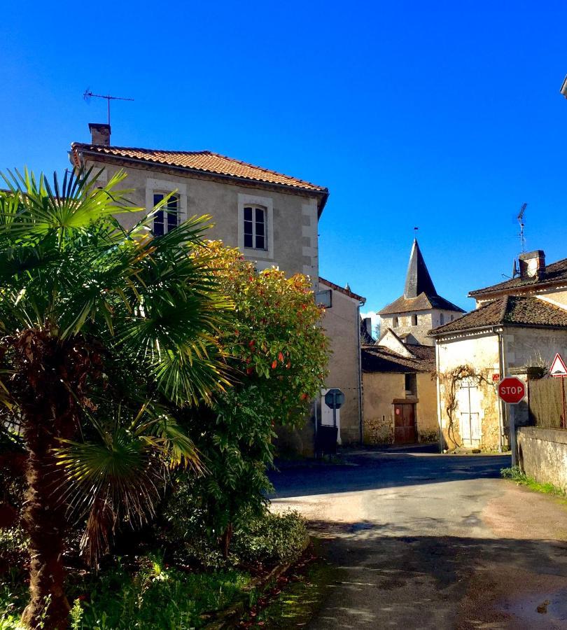 Javerlhac-et-la-Chapelle-Saint-Robert Lapartment Du Perigord מראה חיצוני תמונה